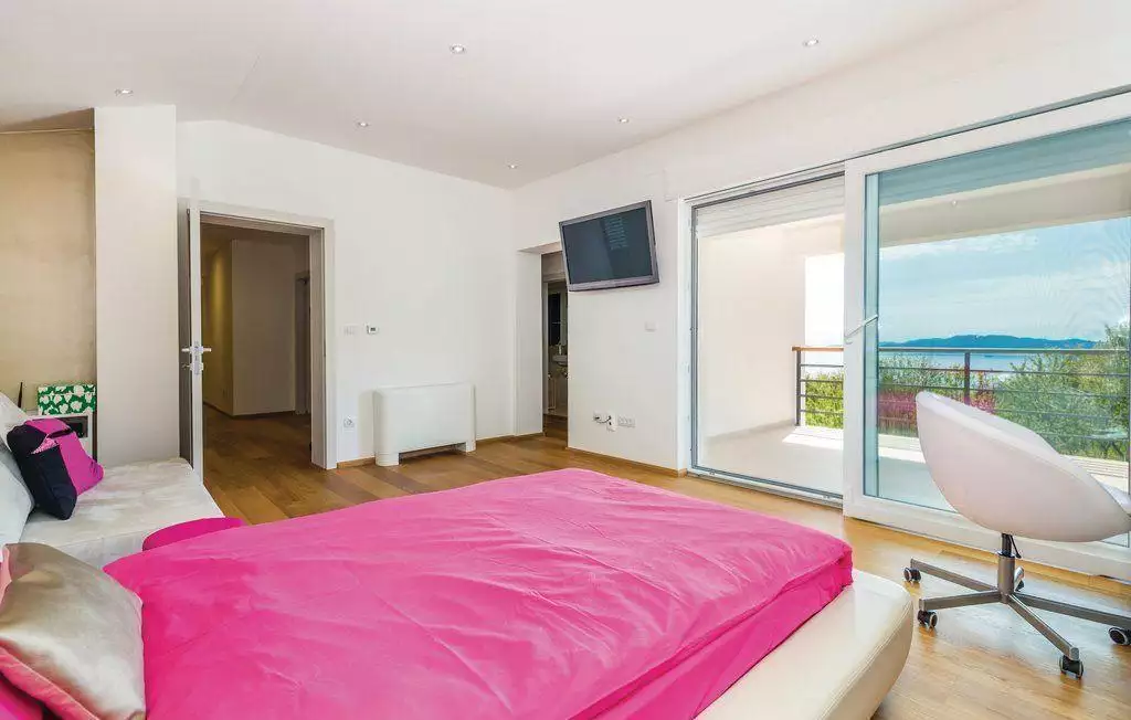Villa 240m² in Croatia, Bregi. Priced at 1150000€ rent photo-18