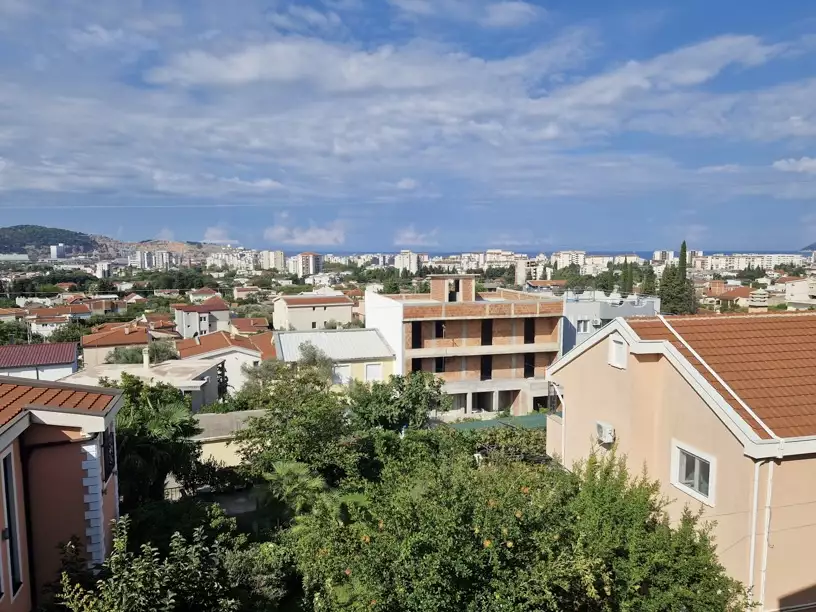 House 270m² in Spain, Barcelona. Priced at 230000€ rent photo-12