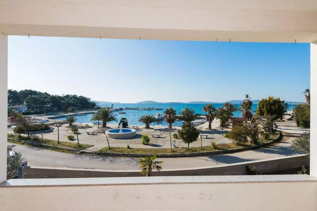 Villa 120m² in Croatia, Zaboric. Priced at 1900000€ rent photo-3