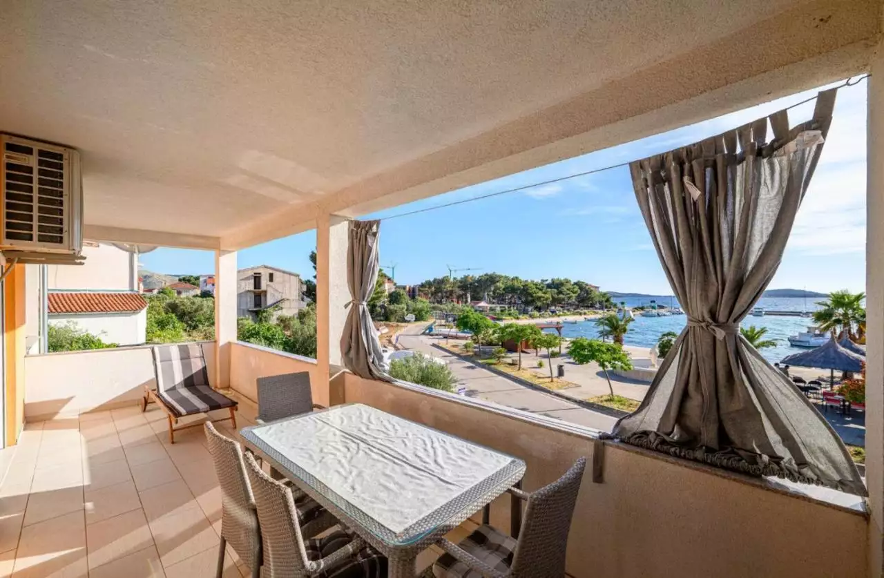Villa 120m² in Croatia, Zaboric. Priced at 1900000€ rent photo-6