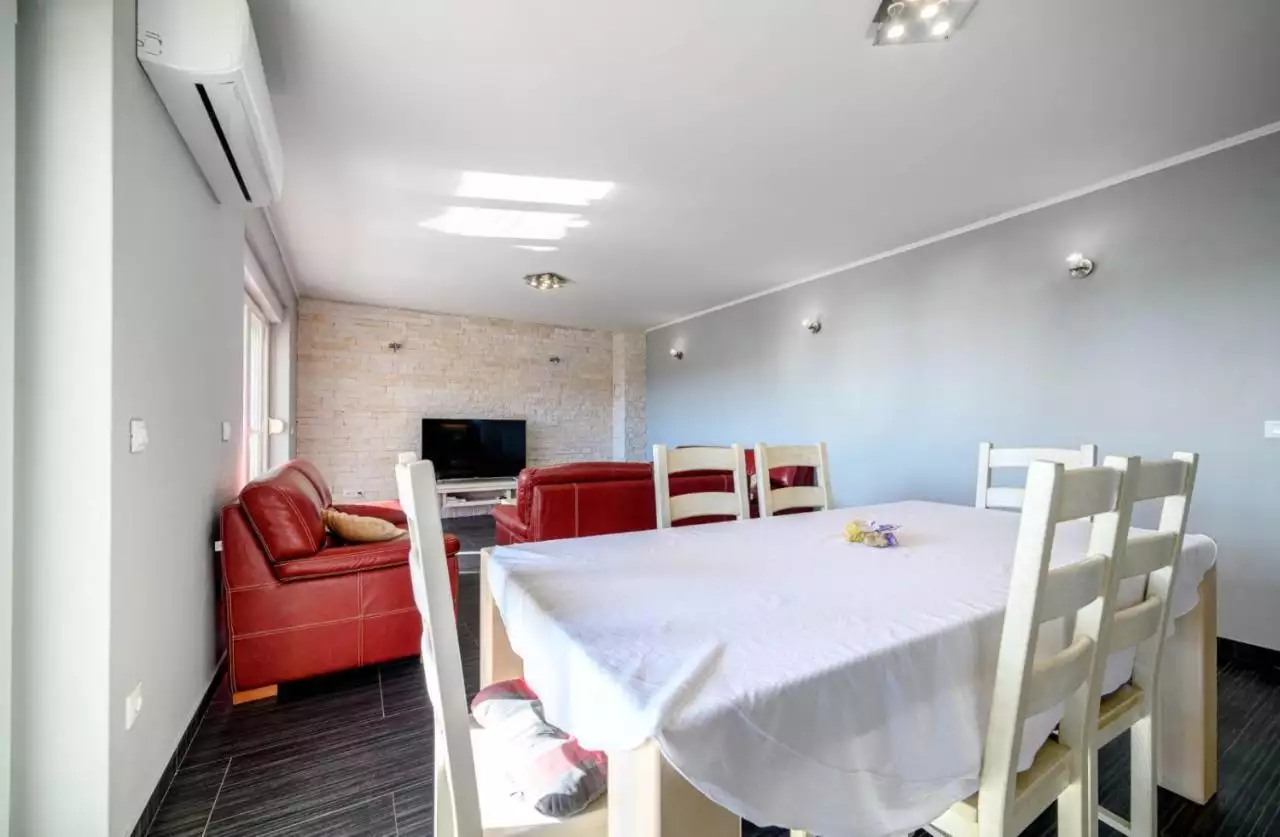 Villa 120m² in Croatia, Zaboric. Priced at 1900000€ rent photo-22