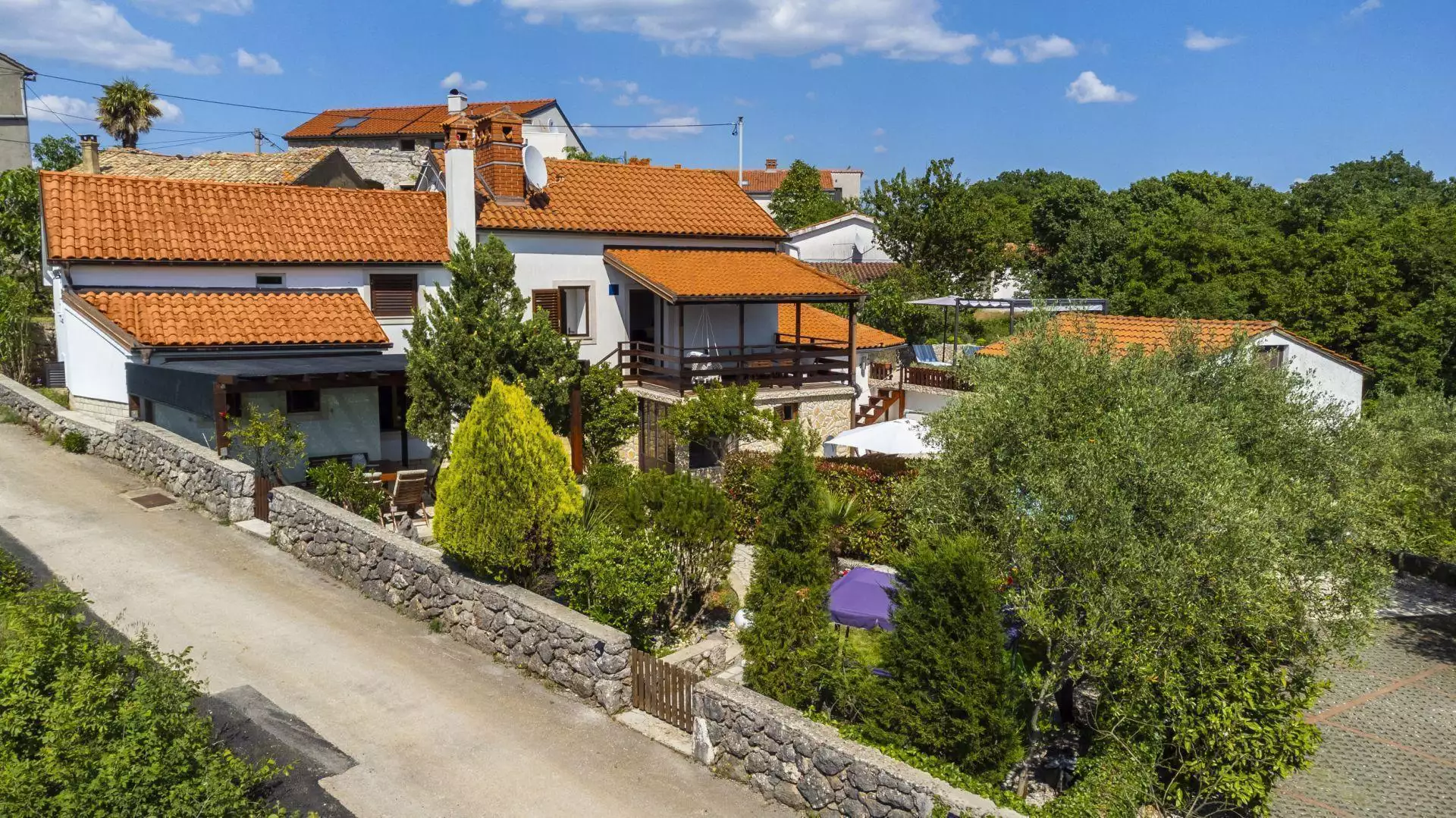 Villa 205m² in Croatia, Vrbnik. Priced at 570000€ rent photo-5