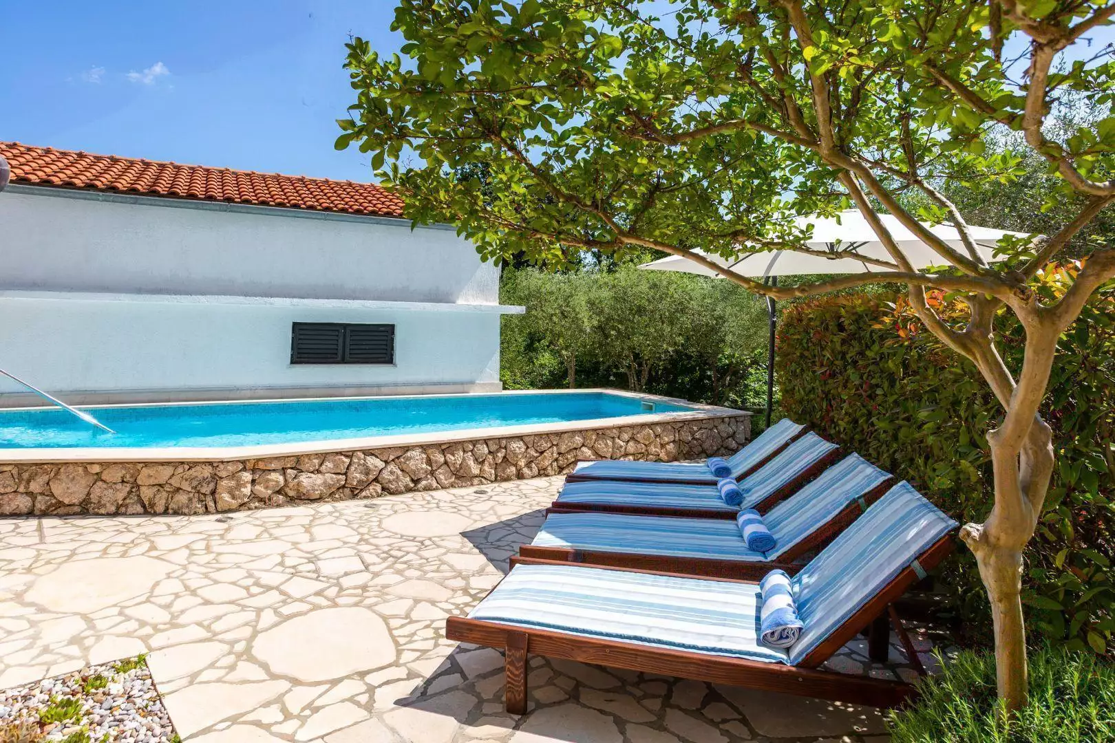 Villa 205m² in Croatia, Vrbnik. Priced at 570000€ rent photo-7