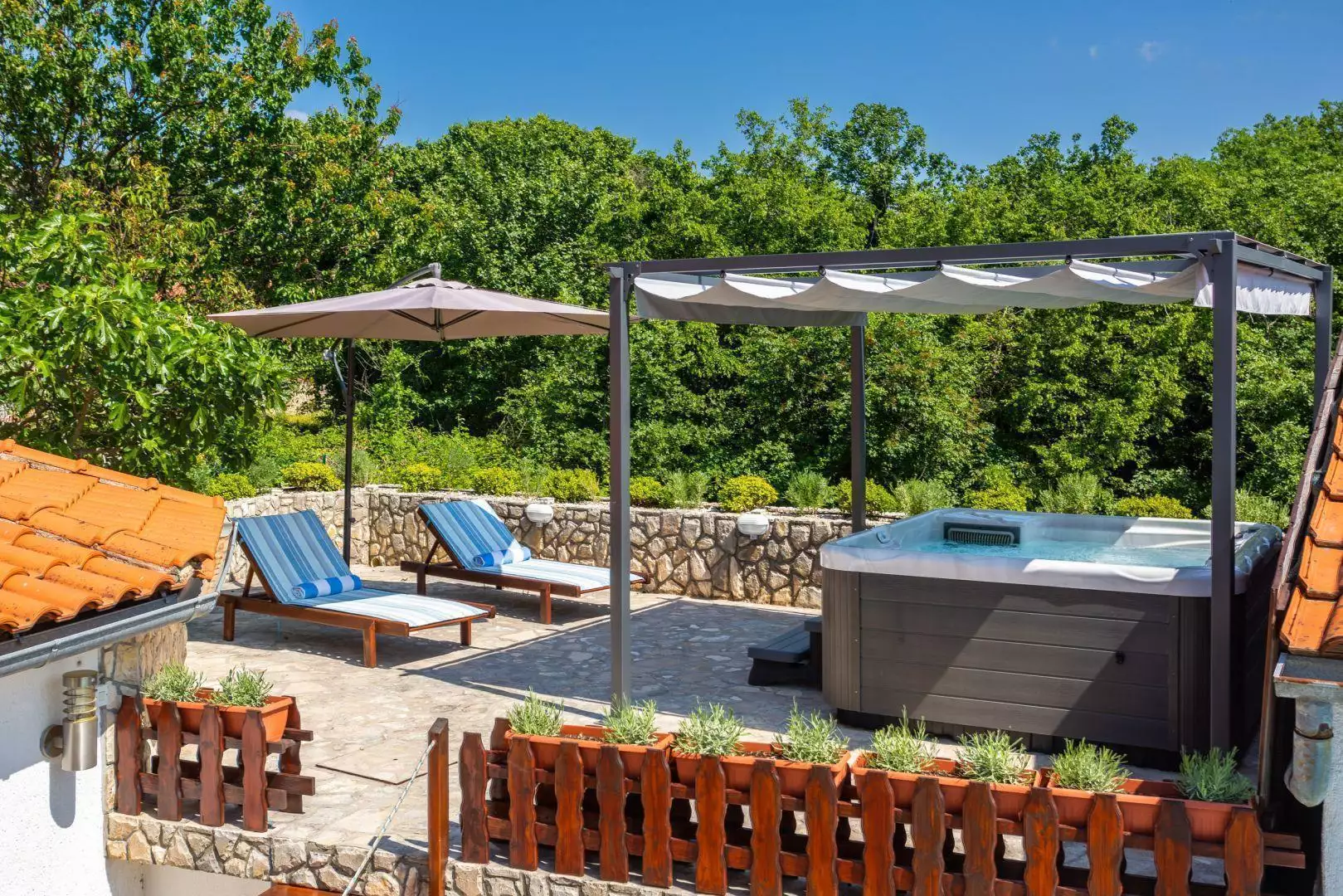 Villa 205m² in Croatia, Vrbnik. Priced at 570000€ rent photo-9