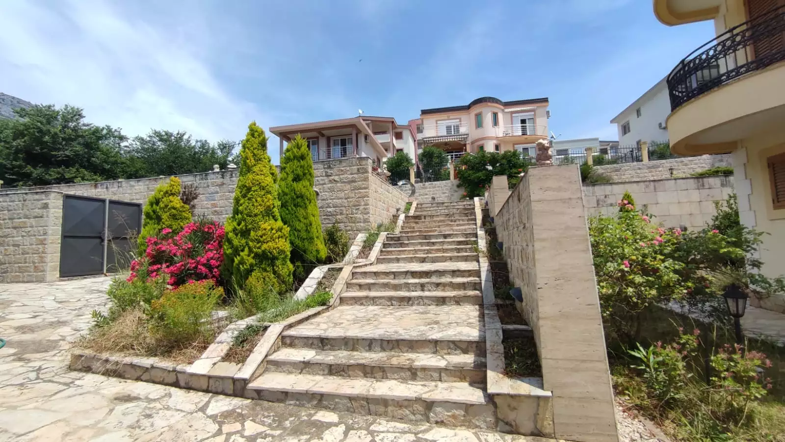 Villa 400m² in Montenegro, Bar. Priced at 1200000€ rent photo-1