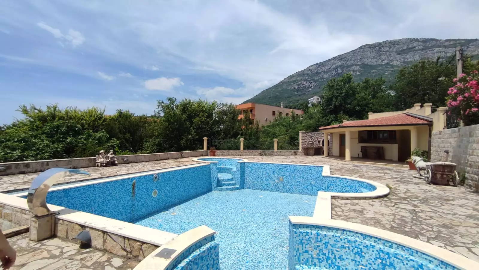Villa 400m² in Montenegro, Bar. Priced at 1200000€ rent photo-11