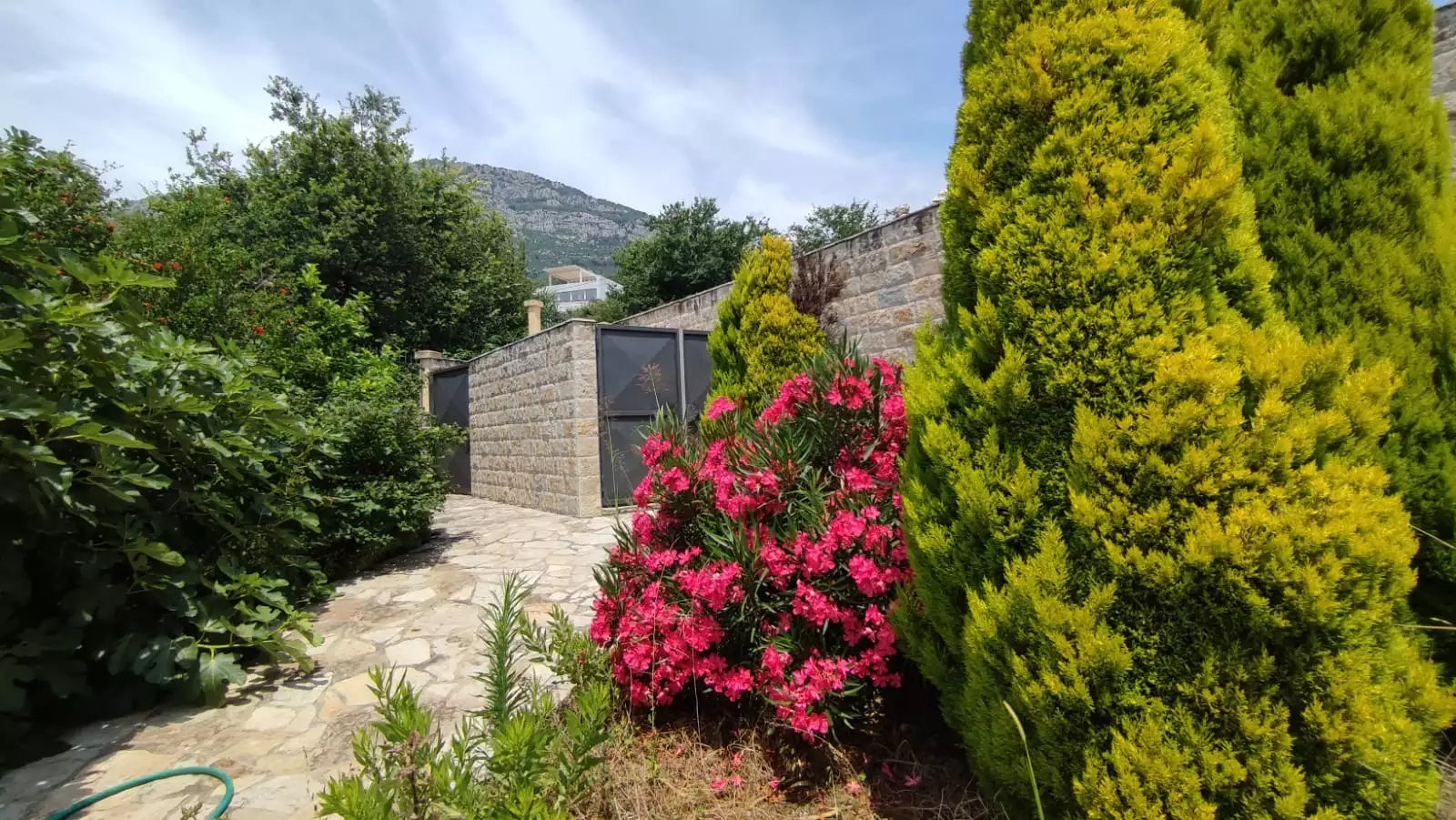 Villa 400m² in Montenegro, Bar. Priced at 1200000€ rent photo-12