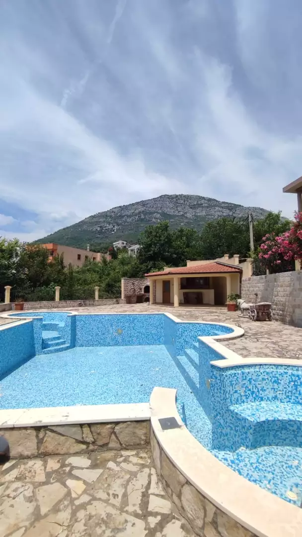 Villa 400m² in Montenegro, Bar. Priced at 1200000€ rent photo-16