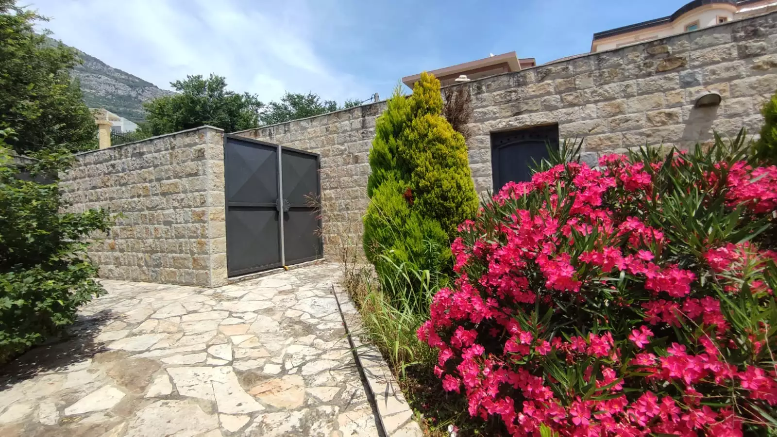 Villa 400m² in Montenegro, Bar. Priced at 1200000€ rent photo-20