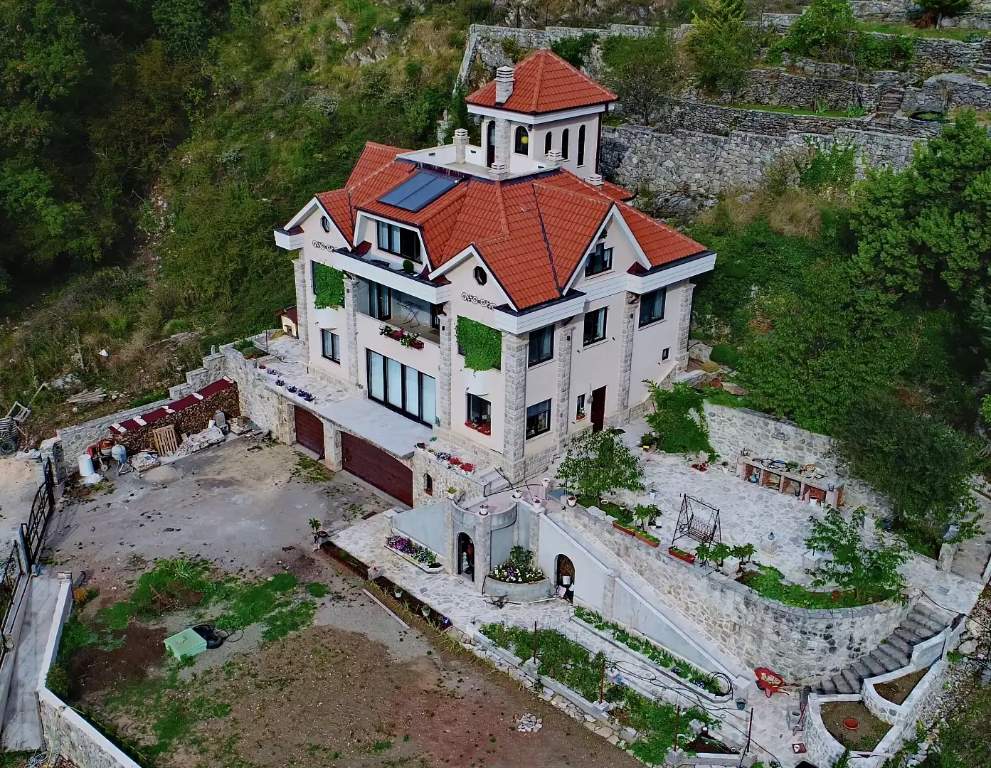 Villa 392m² in Montenegro, Sveti Stefan. Priced at 1850000€ rent photo-31