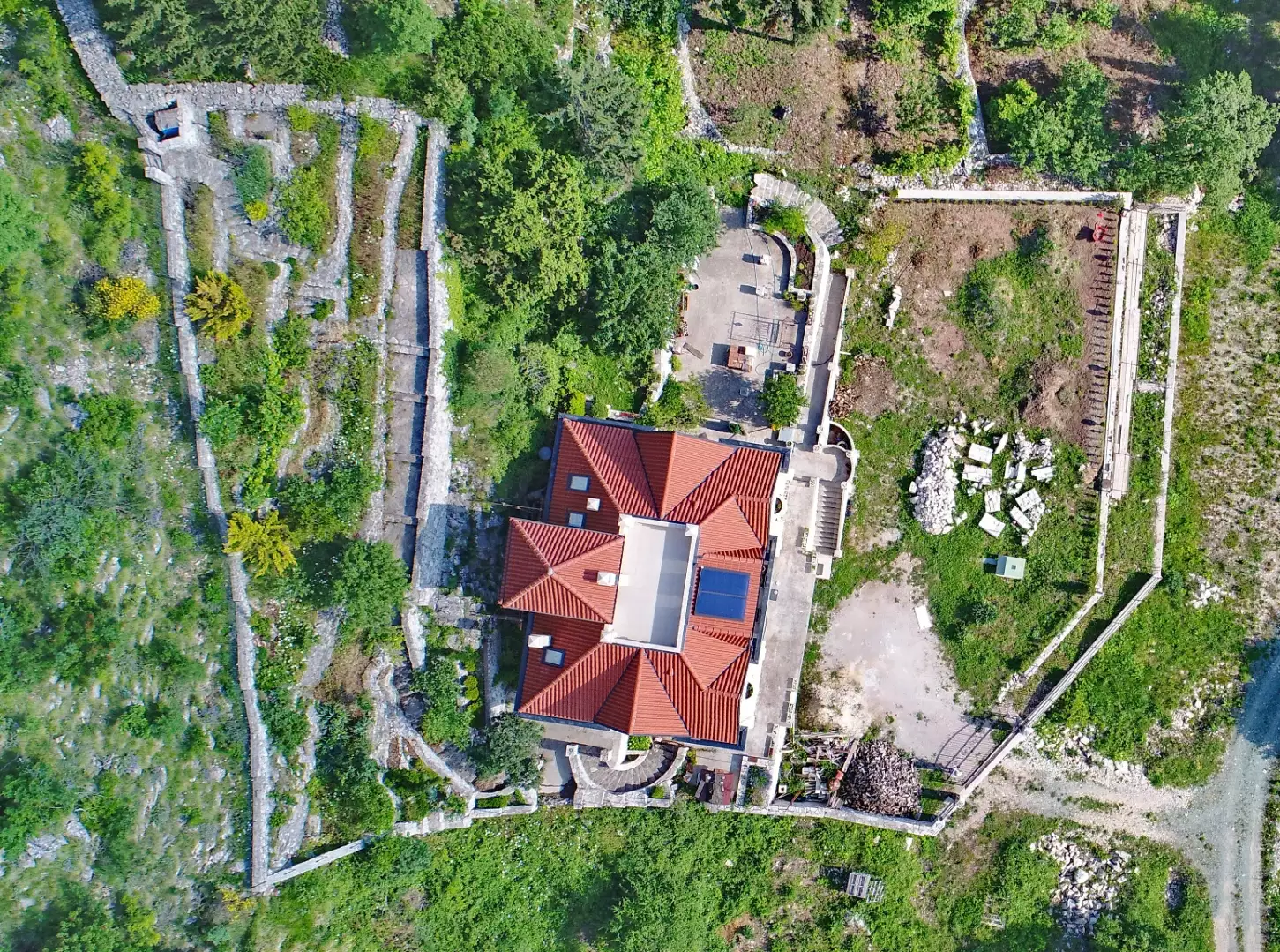 Villa 392m² in Montenegro, Sveti Stefan. Priced at 1850000€ rent photo-34