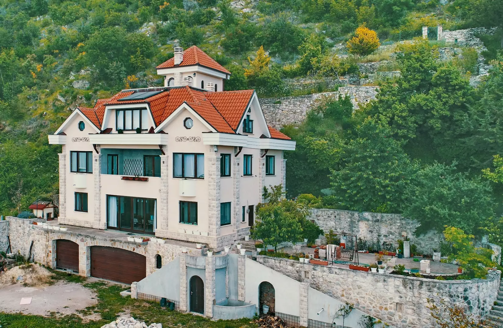 Villa 392m² in Montenegro, Sveti Stefan. Priced at 1850000€ rent photo-36