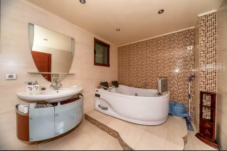 Flat 164m² in Spain, Barcelona. Priced at 300000€ rent photo-2