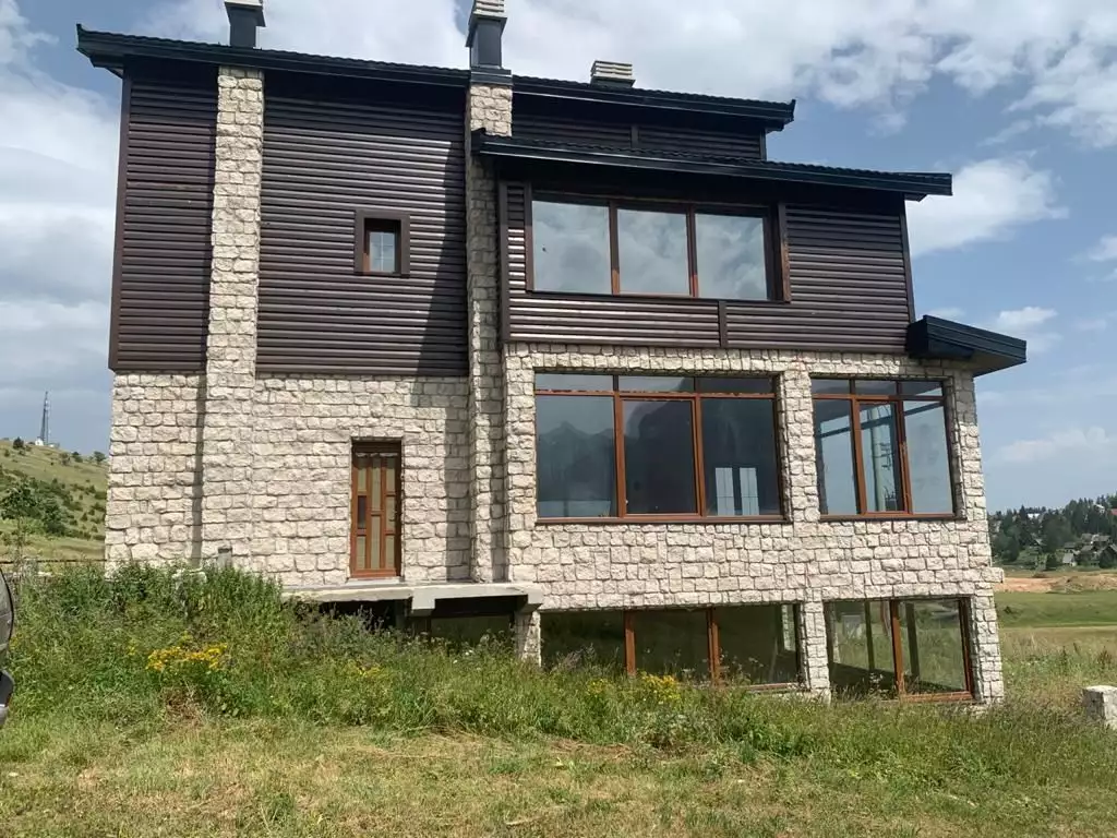 Villa 920m² in Montenegro, Zabljak. Priced at 980000€ rent photo-1