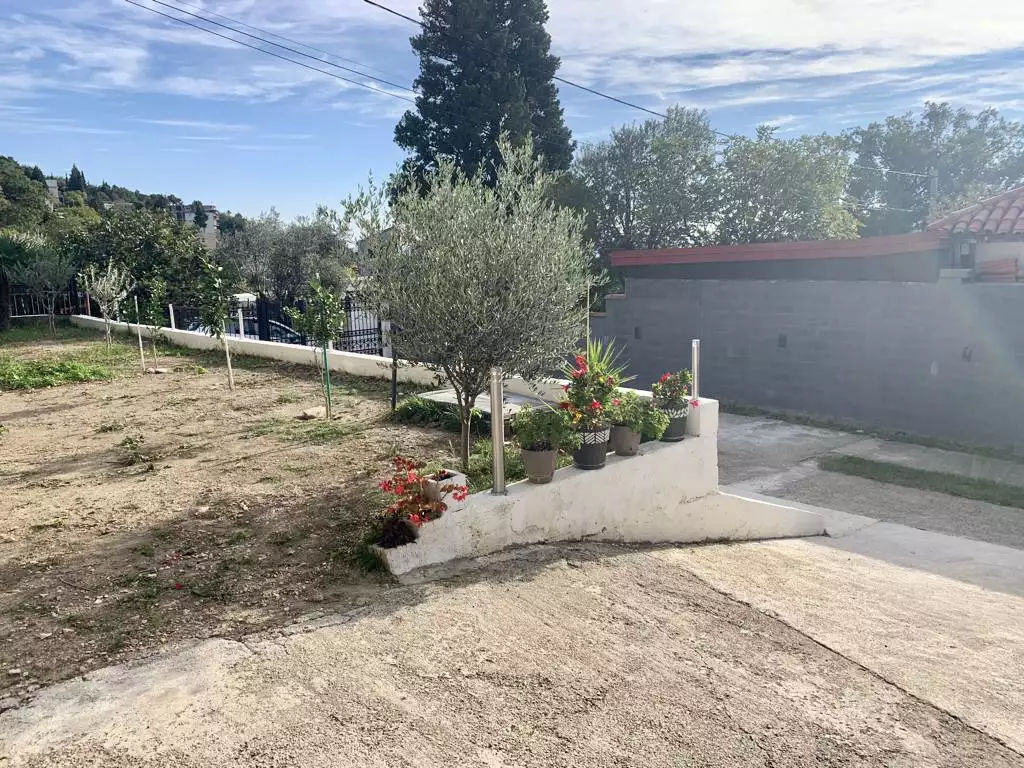 Villa 400m² in Montenegro, Sutomore. Priced at 600000€ rent photo-8