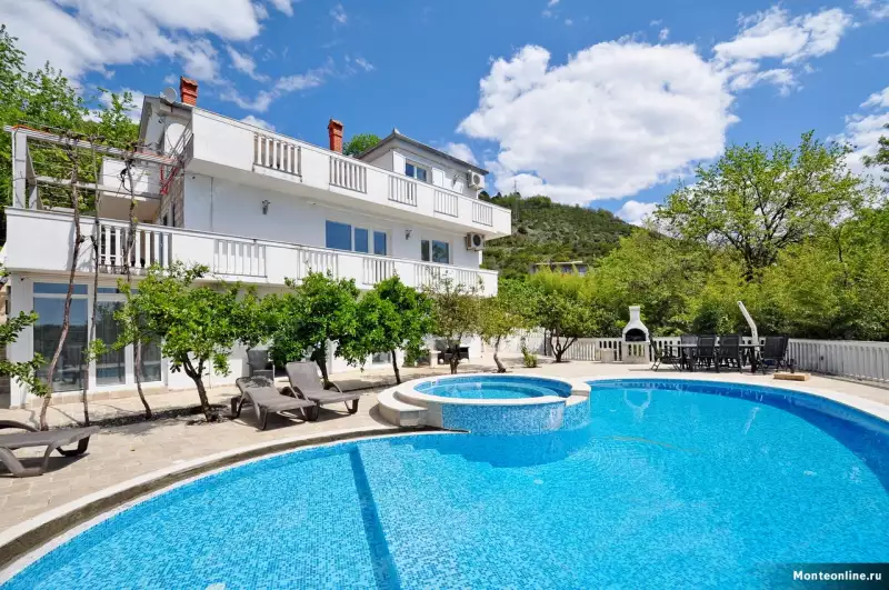 Villa 350m² in Montenegro, Tivat. Priced at 795000€ rent photo-1