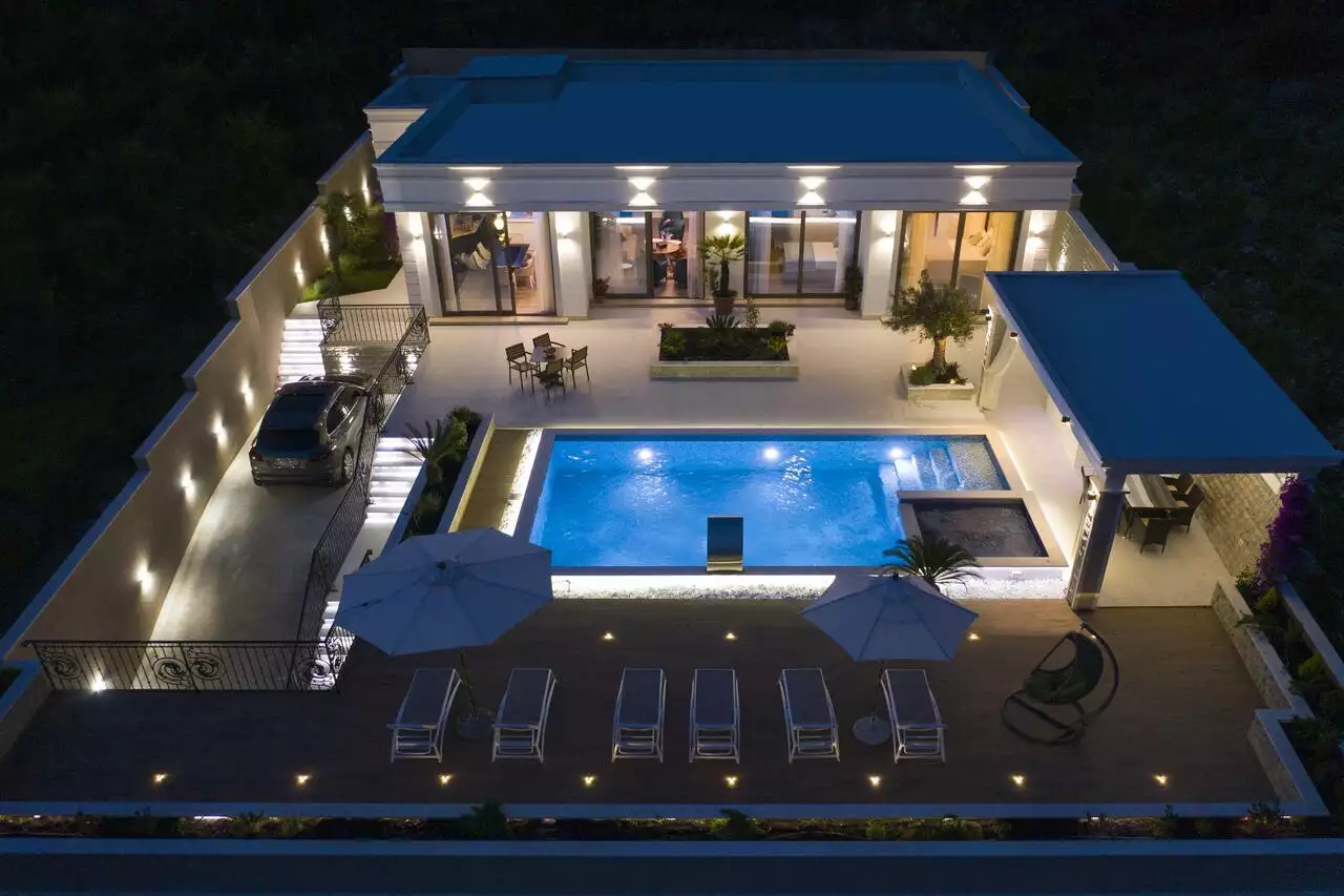 Villa 190m² in Montenegro, Budva. Priced at 1000000€ rent photo-3