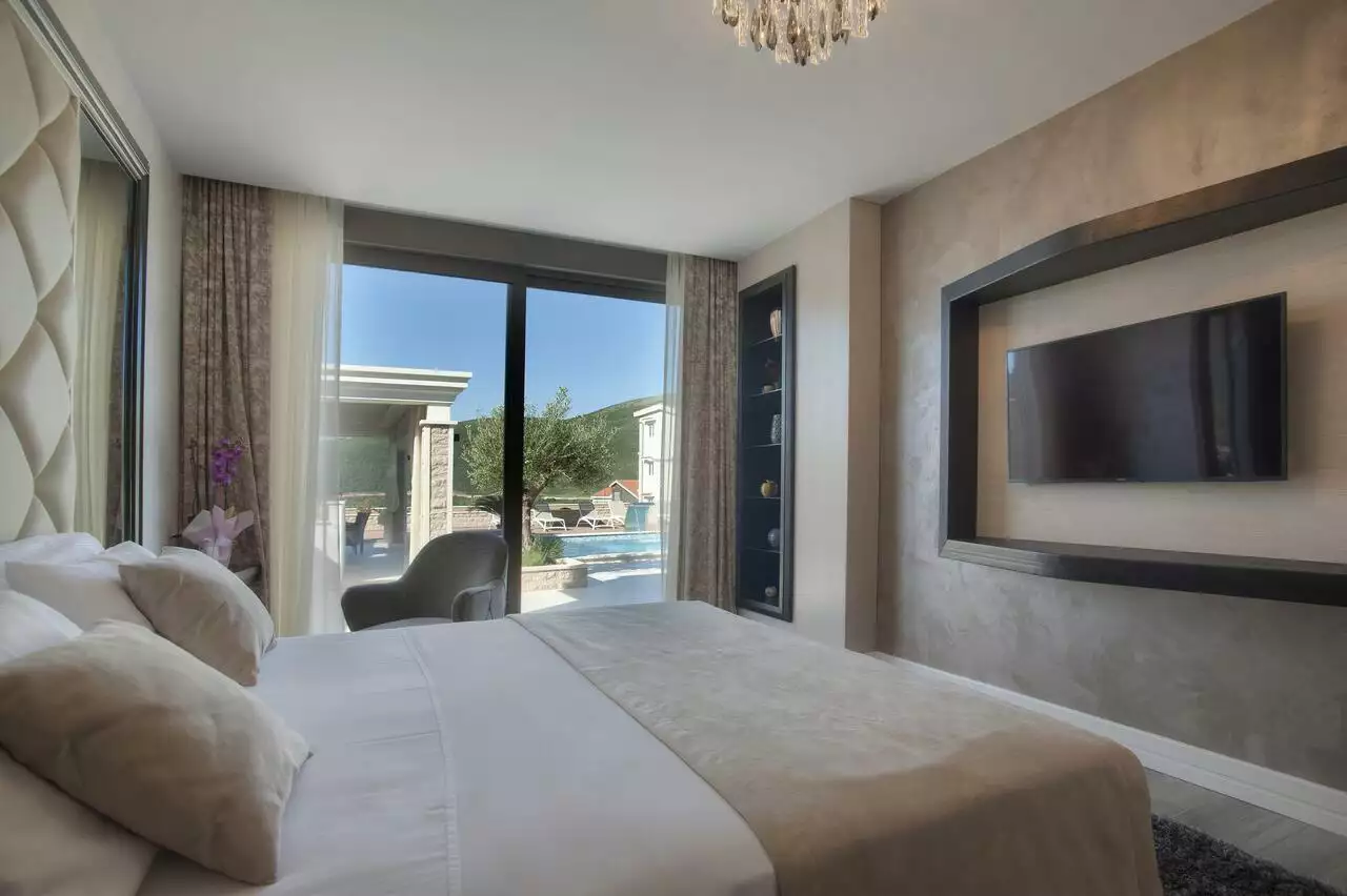Villa 190m² in Montenegro, Budva. Priced at 1000000€ rent photo-5