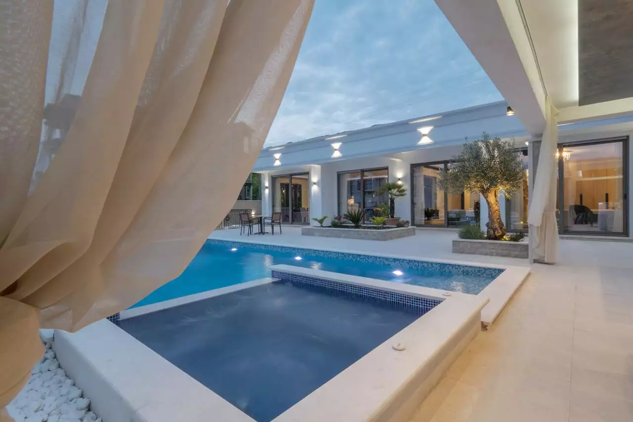 Villa 190m² in Montenegro, Budva. Priced at 1000000€ rent photo-23