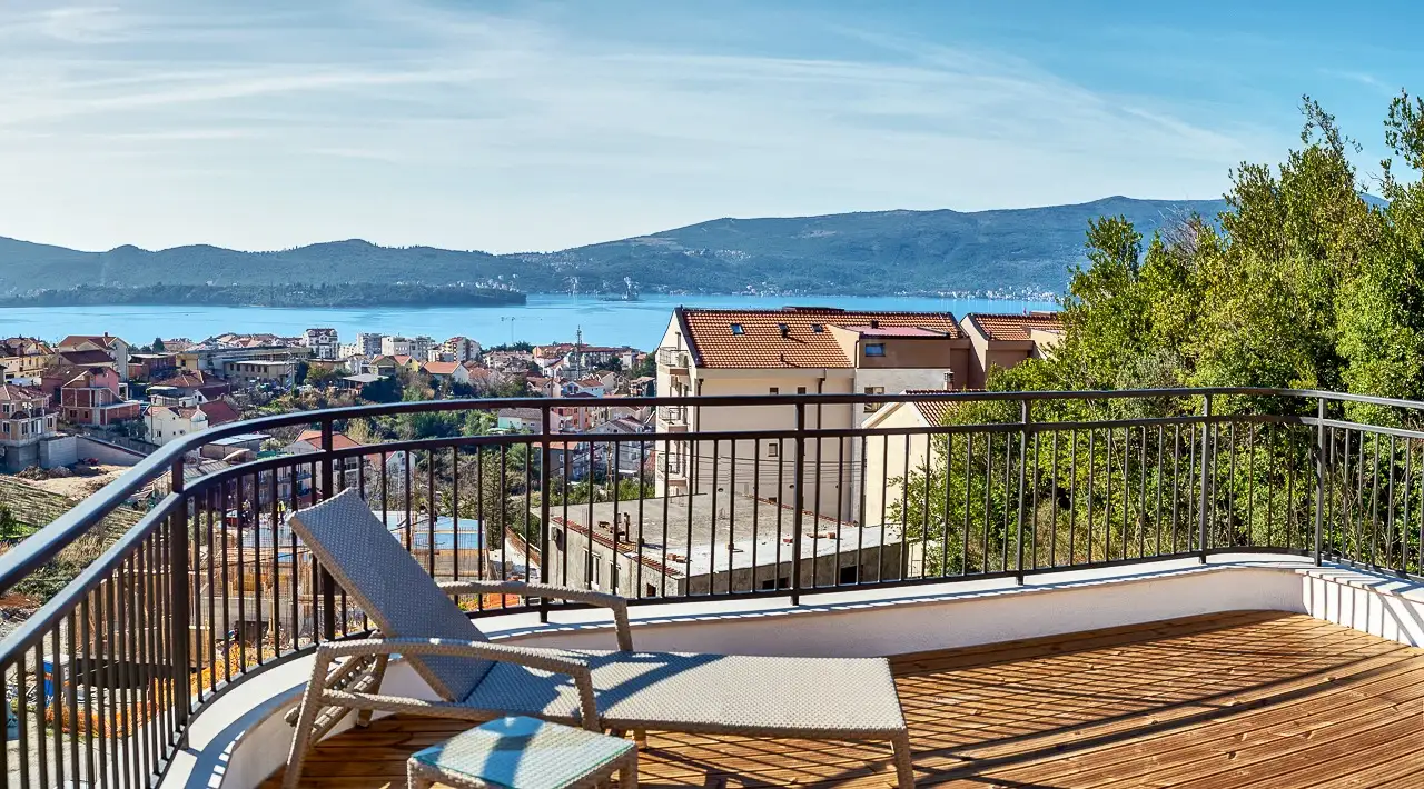 Villa 180m² in Montenegro, Tivat. Priced at 550000€ rent photo-1