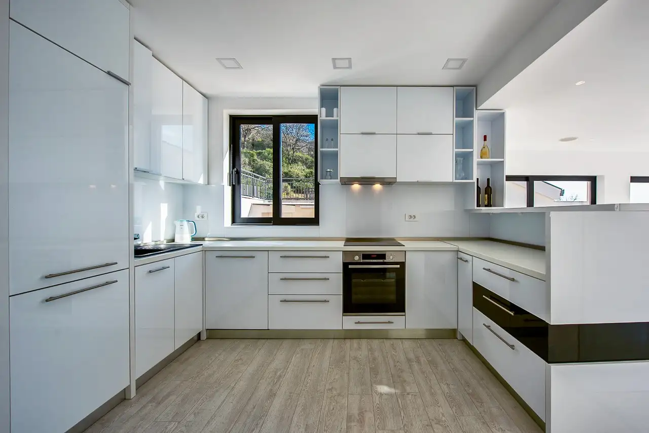 Villa 180m² in Montenegro, Tivat. Priced at 550000€ rent photo-2