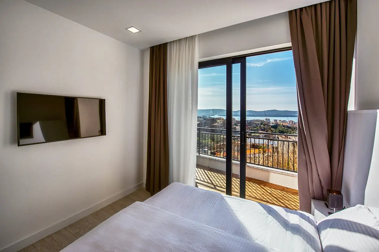 Villa 180m² in Montenegro, Tivat. Priced at 550000€ rent photo-6