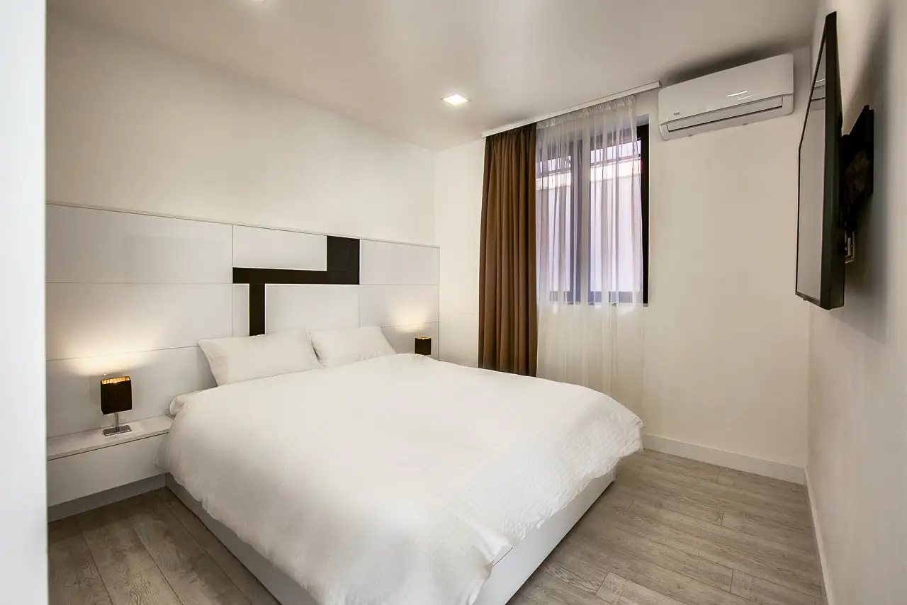 Villa 180m² in Montenegro, Tivat. Priced at 550000€ rent photo-11