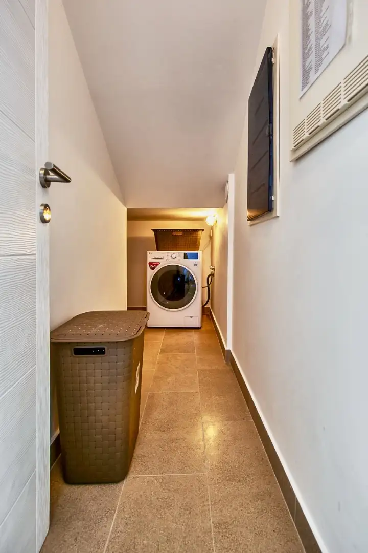 Villa 180m² in Montenegro, Tivat. Priced at 550000€ rent photo-13