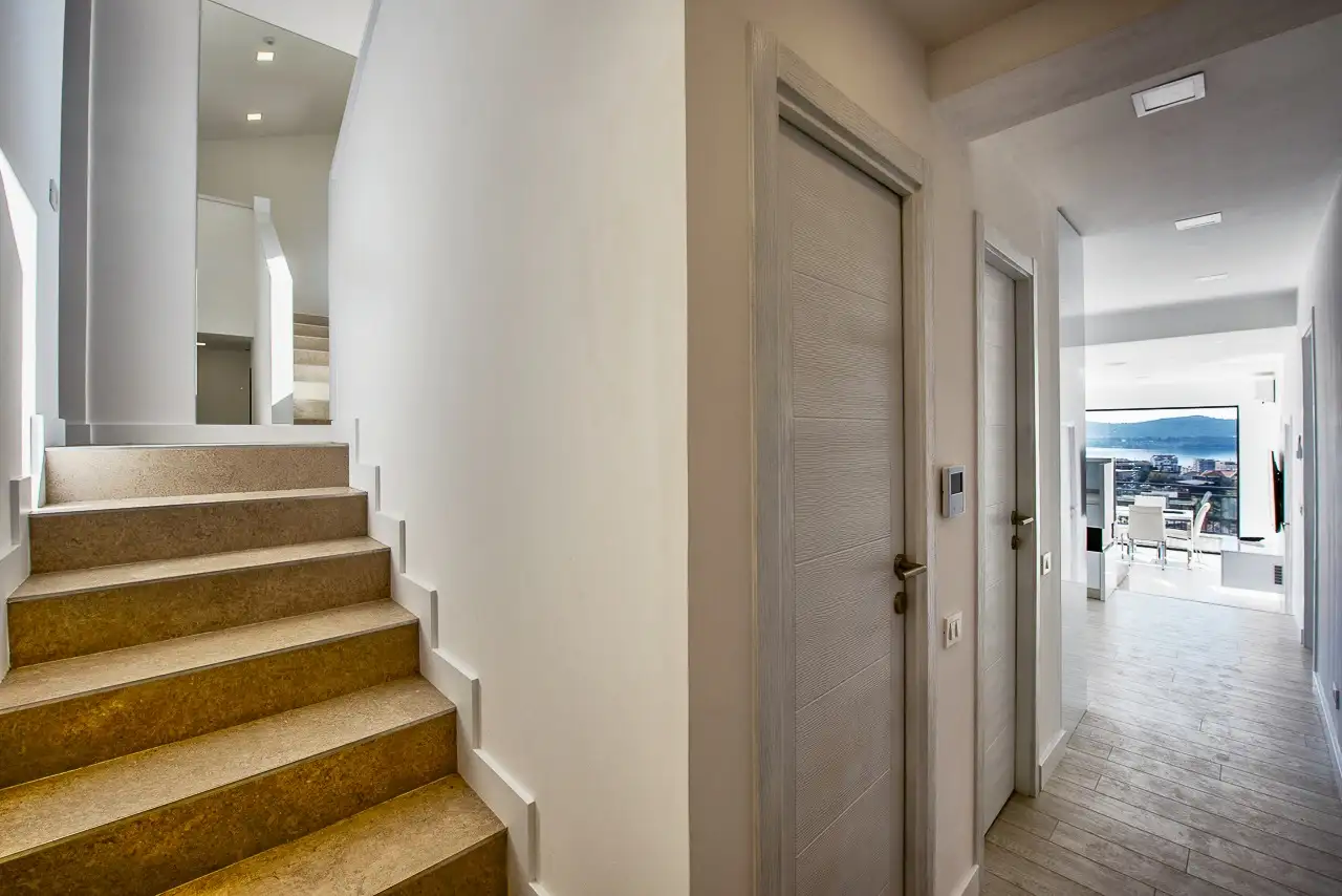 Villa 180m² in Montenegro, Tivat. Priced at 550000€ rent photo-14