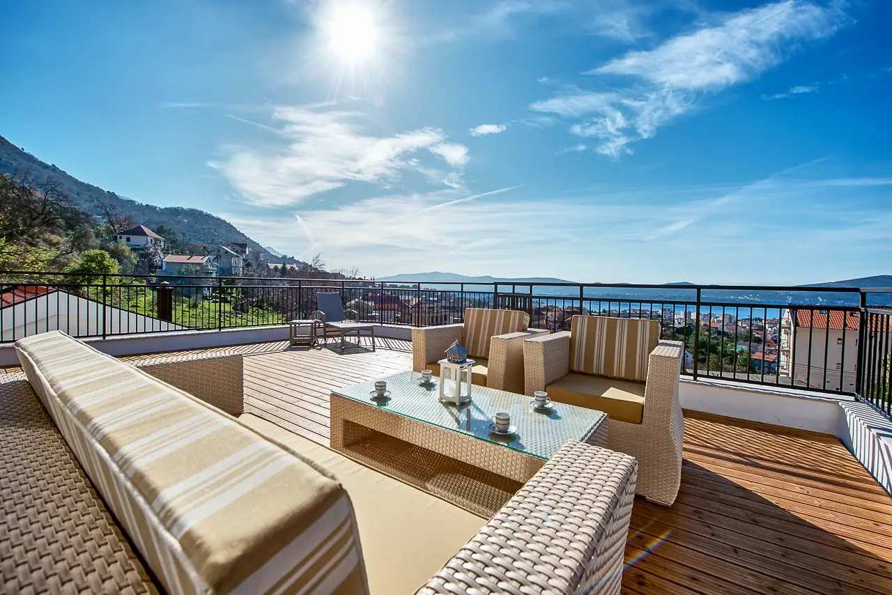 Villa 180m² in Montenegro, Tivat. Priced at 550000€ rent photo-16