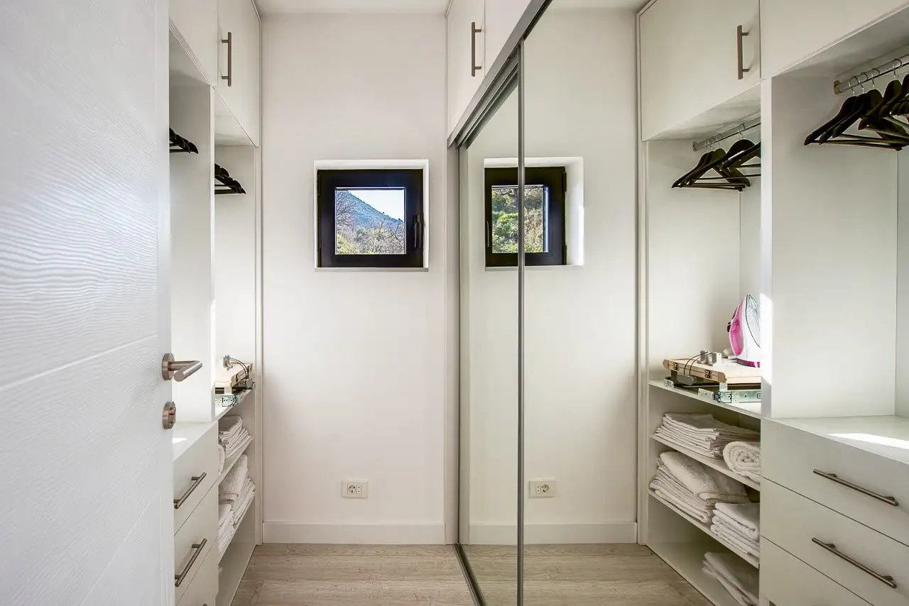 Villa 180m² in Montenegro, Tivat. Priced at 550000€ rent photo-24