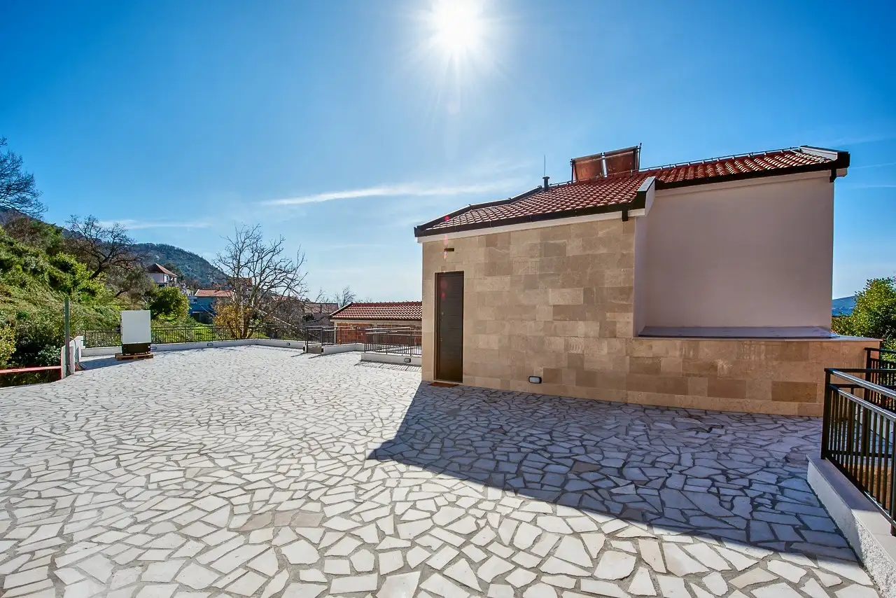 Villa 180m² in Montenegro, Tivat. Priced at 550000€ rent photo-30