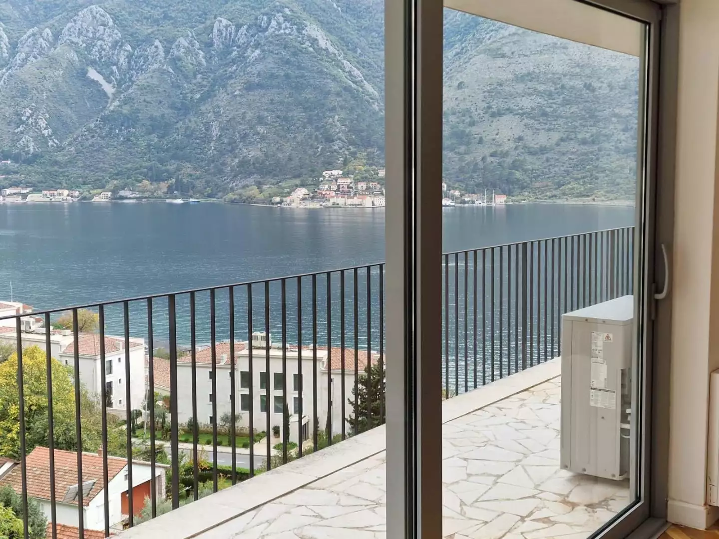 Flat 403m² in Montenegro, Kotor. Priced at 630000€ rent photo-1