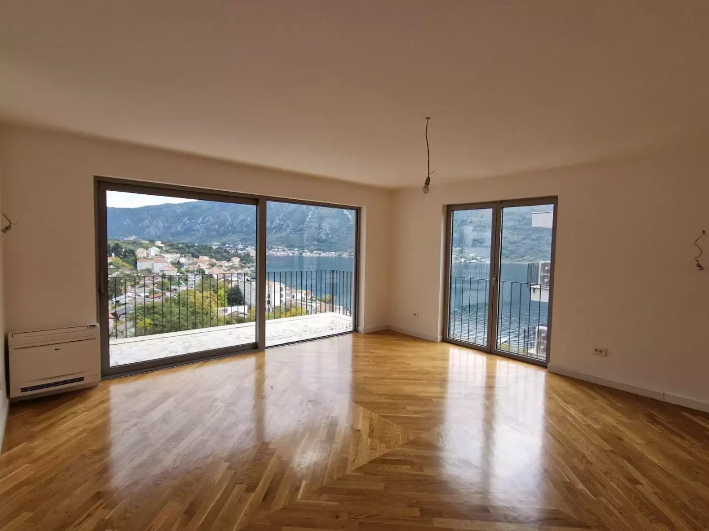 Flat 403m² in Montenegro, Kotor. Priced at 630000€ rent photo-4