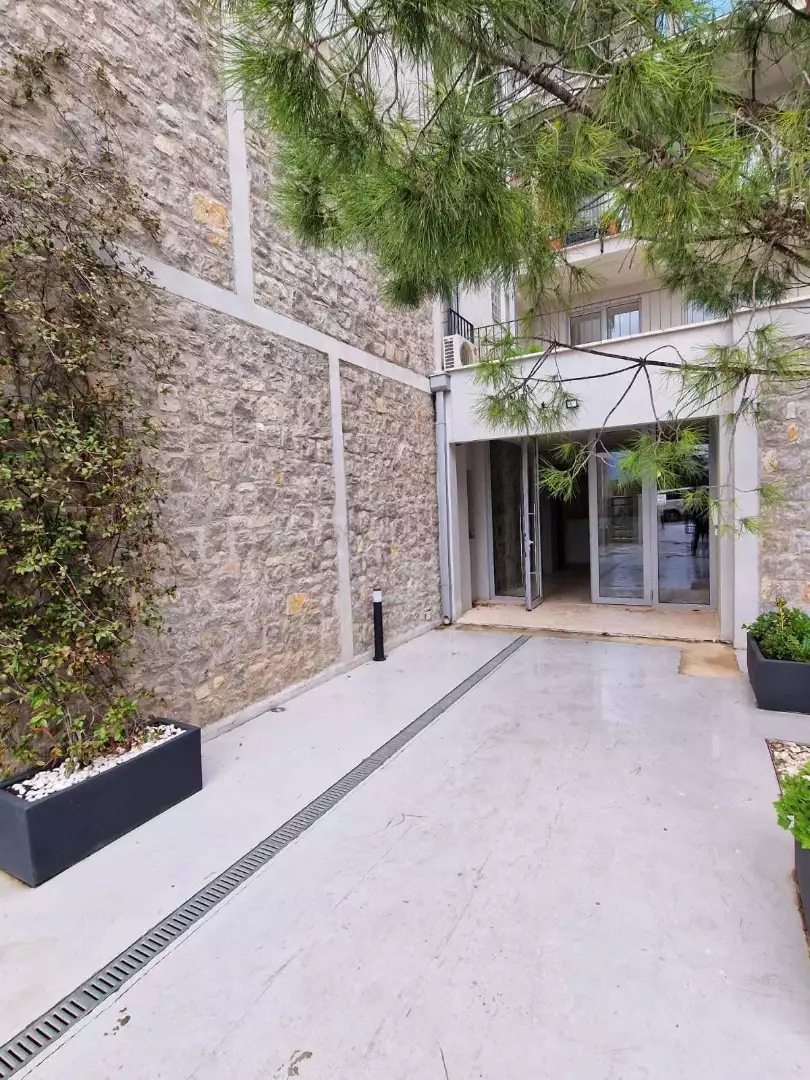 Flat 403m² in Montenegro, Kotor. Priced at 630000€ rent photo-11