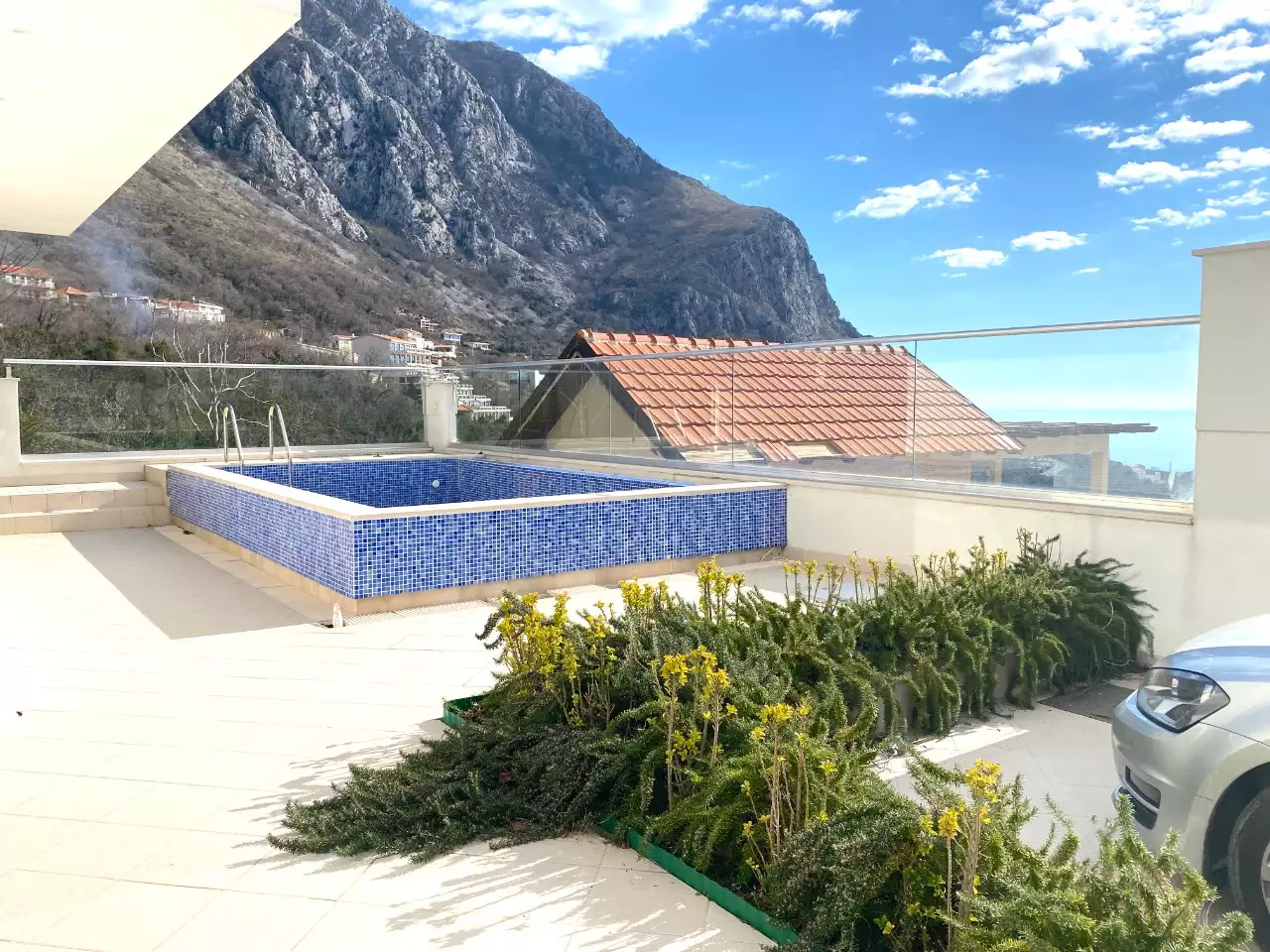 Villa 250m² in Montenegro, Sveti Stefan. Priced at 650000€ rent photo-3