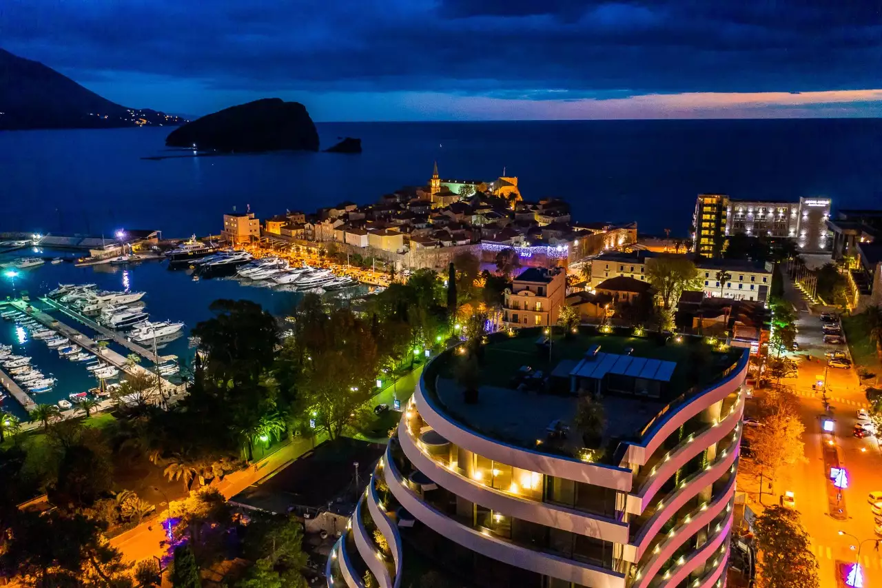 Flat 137m² in Montenegro, Budva. Priced at 1380000€ rent photo-1