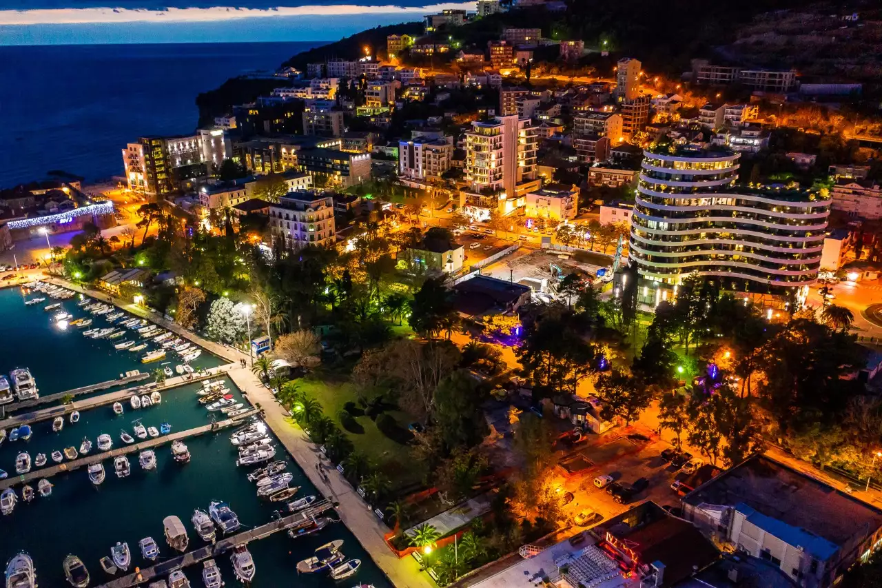 Flat 137m² in Montenegro, Budva. Priced at 1380000€ rent photo-3