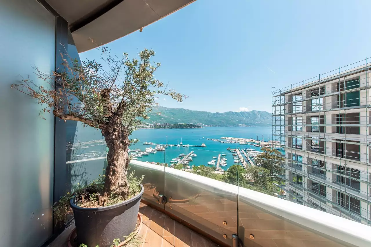 Flat 137m² in Montenegro, Budva. Priced at 1380000€ rent photo-9