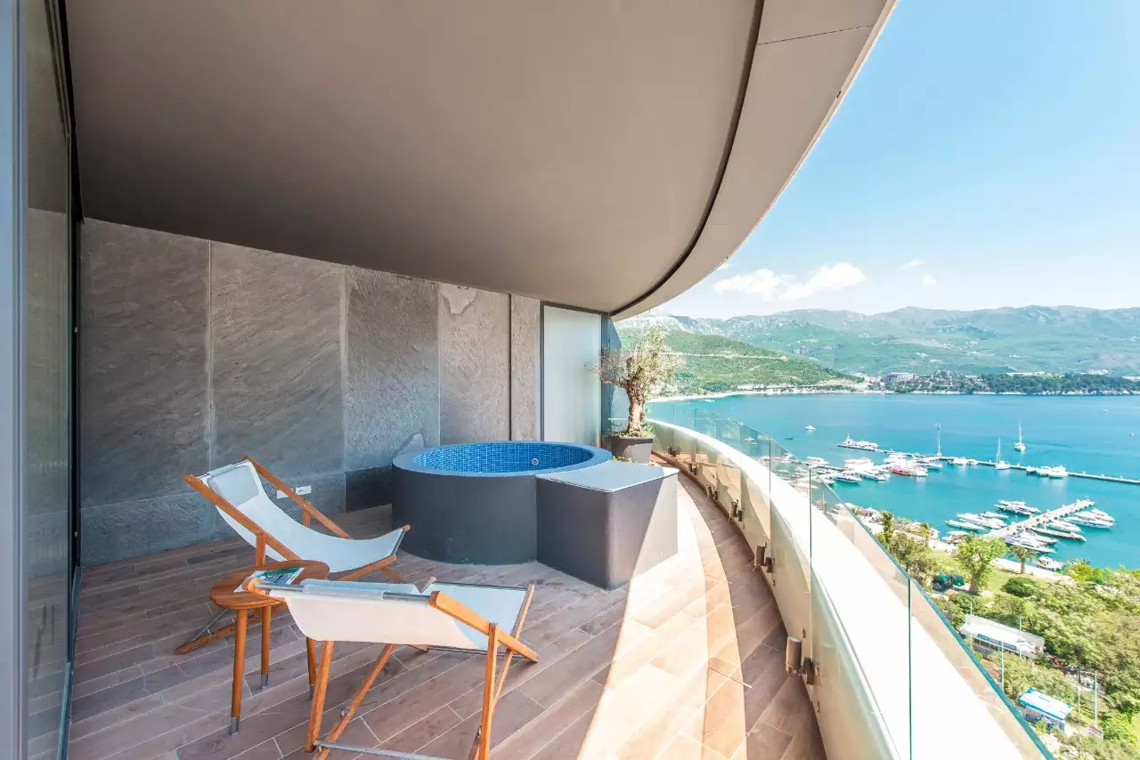 Flat 137m² in Montenegro, Budva. Priced at 1380000€ rent photo-12