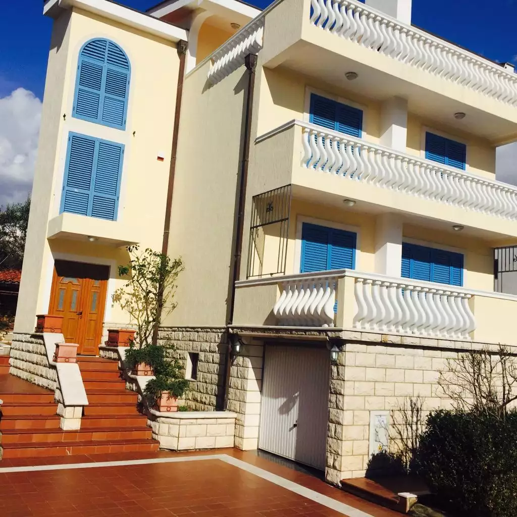 House 400m² in Montenegro, Bar. Priced at 500000€ rent photo-1