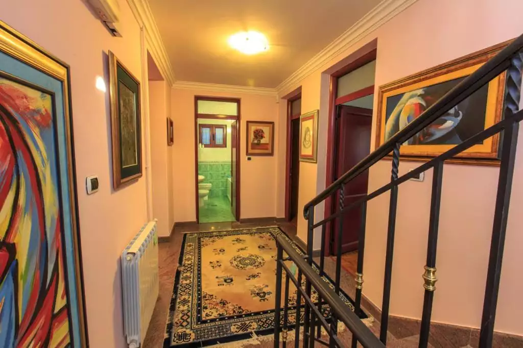House 400m² in Montenegro, Bar. Priced at 500000€ rent photo-4