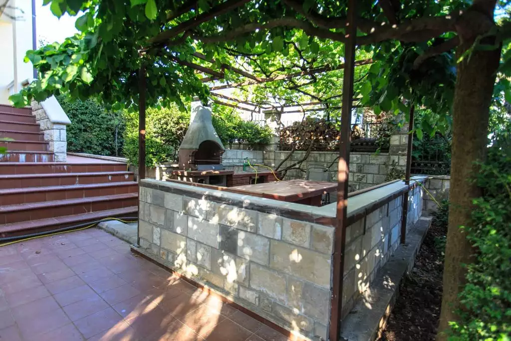 House 400m² in Montenegro, Bar. Priced at 500000€ rent photo-11