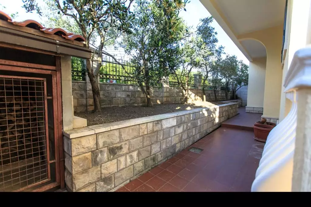 House 400m² in Montenegro, Bar. Priced at 500000€ rent photo-12