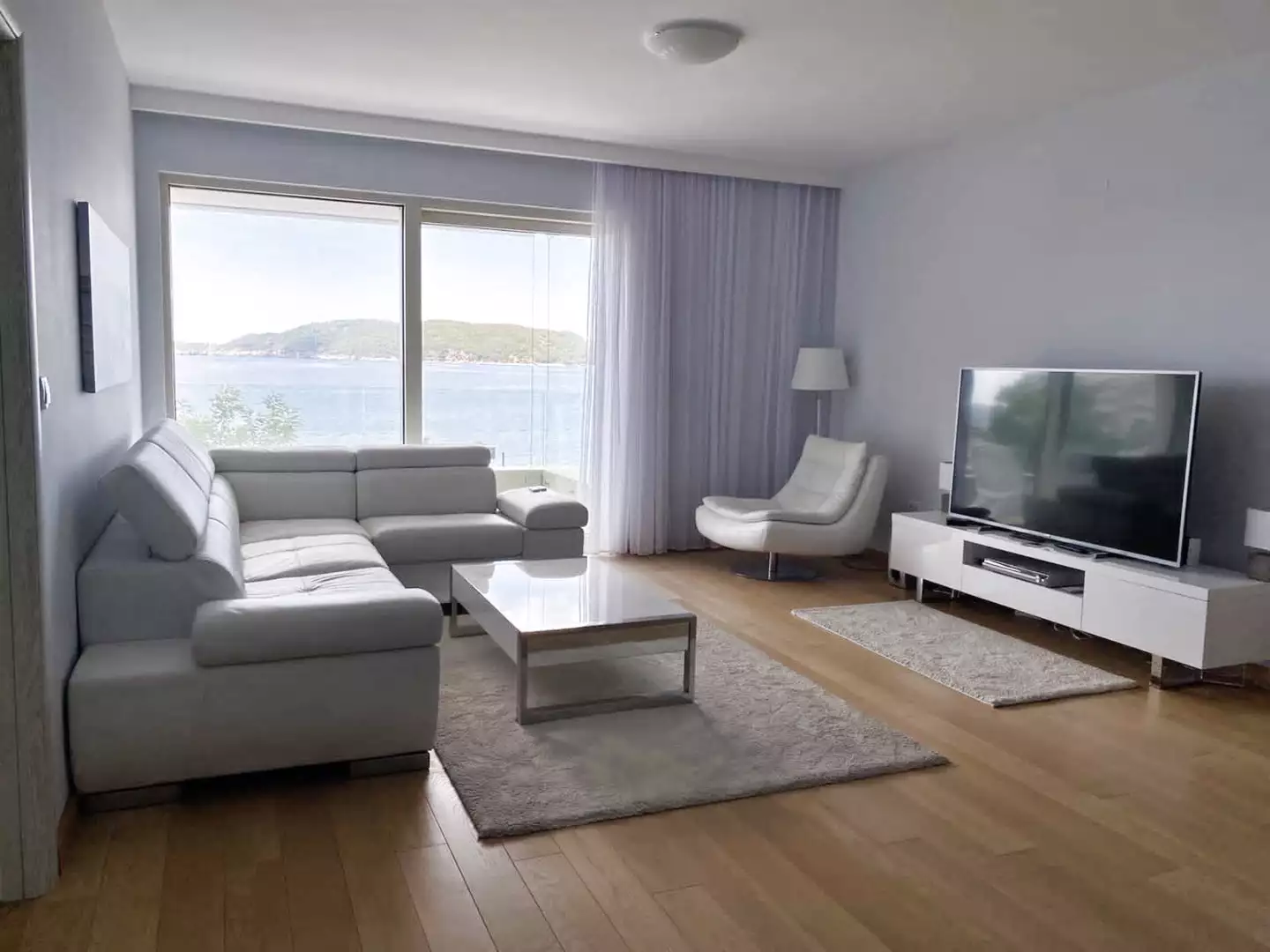 Flat 149m² in Montenegro, Rafailovici. Priced at 700000€ rent photo-1