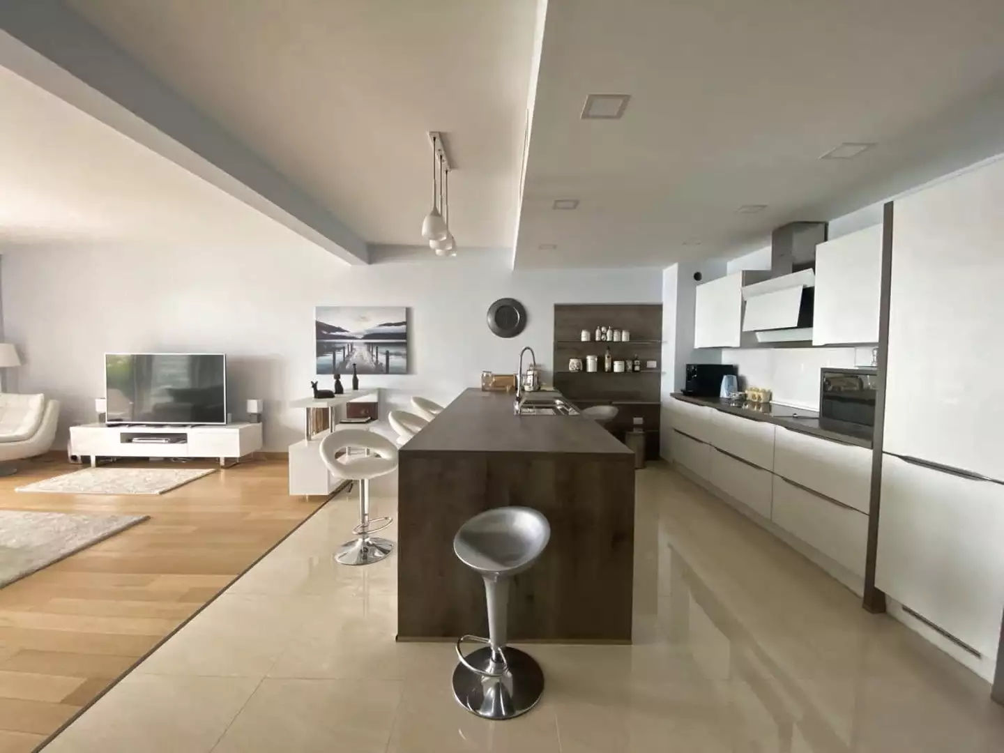 Flat 149m² in Montenegro, Rafailovici. Priced at 700000€ rent photo-3