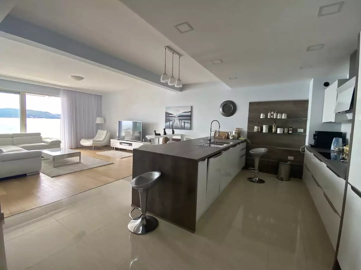 Flat 149m² in Montenegro, Rafailovici. Priced at 700000€ rent photo-4