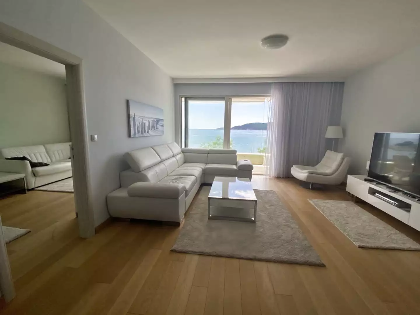 Flat 149m² in Montenegro, Rafailovici. Priced at 700000€ rent photo-6