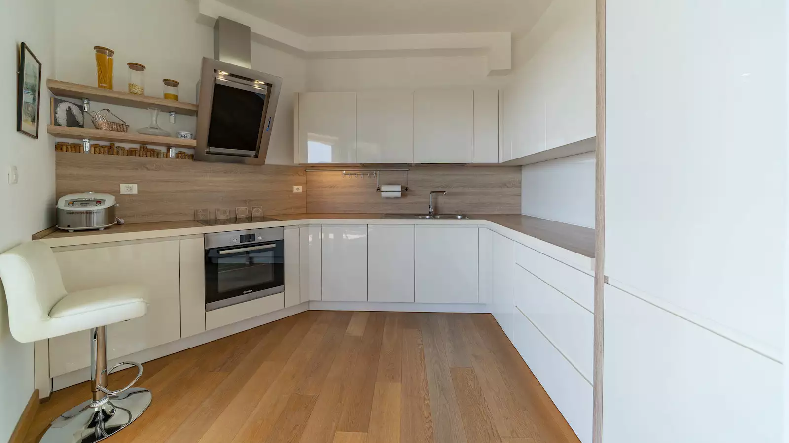 Flat 121m² in Montenegro, Budva. Priced at 450000€ rent photo-10