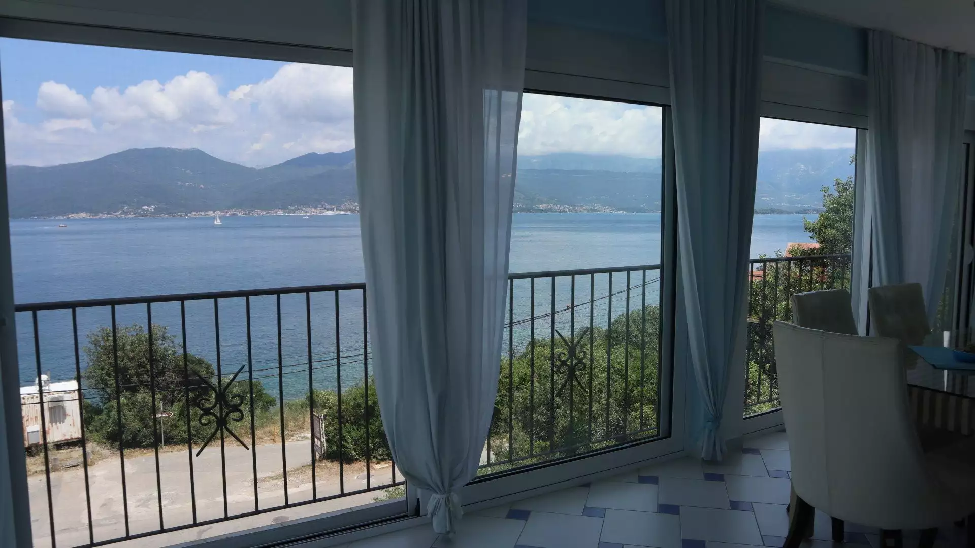 Villa 224m² in Montenegro, Krasici. Priced at 750000€ rent photo-1